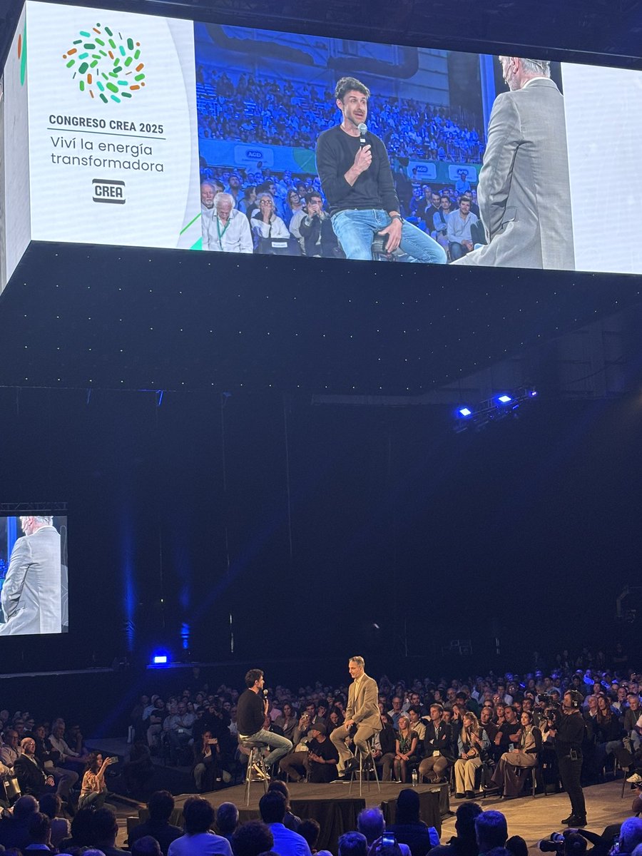 Uno que sabe cuánto pesa la copa del mundo!
Un lujo tenerte Pablito Aimar dando cátedra de equipos en el Congreso Crea 
<a href="/crea_arg/">CREA</a>
