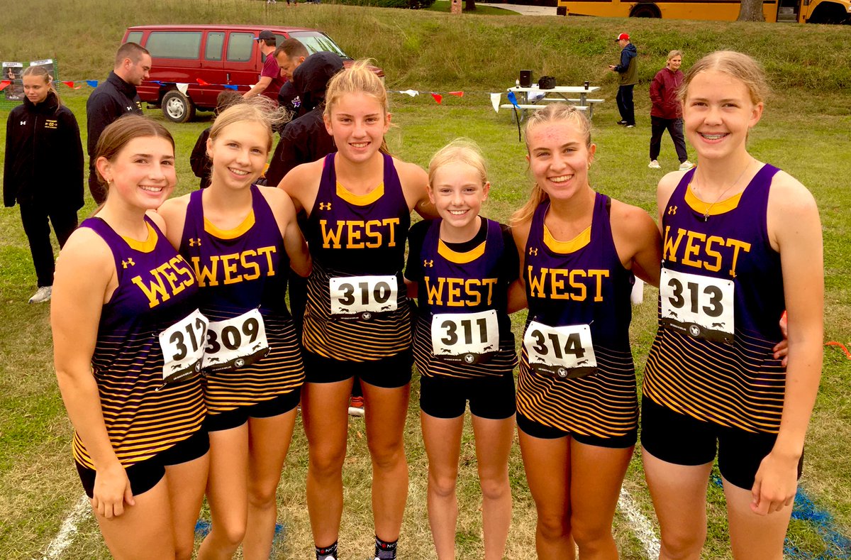 BWest_XC's tweet photo. These clouds are our rainbow race conditions 🏃‍♀️🌈💜💛 https://t.co/snP5ZOXOeS
