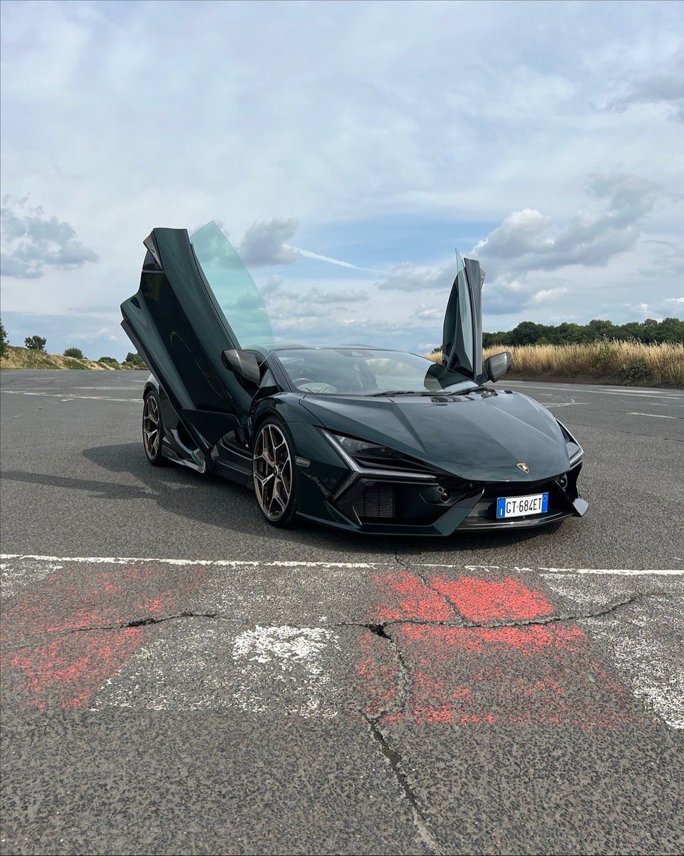 vb_h's tweet image. m.youtube.com/watch?v=b4HgDS…
Lambo Revuelto V12 film for your Friday commute home! Track and road tested ✅