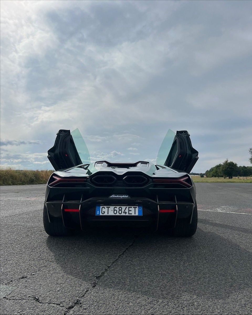 vb_h's tweet image. m.youtube.com/watch?v=b4HgDS…
Lambo Revuelto V12 film for your Friday commute home! Track and road tested ✅