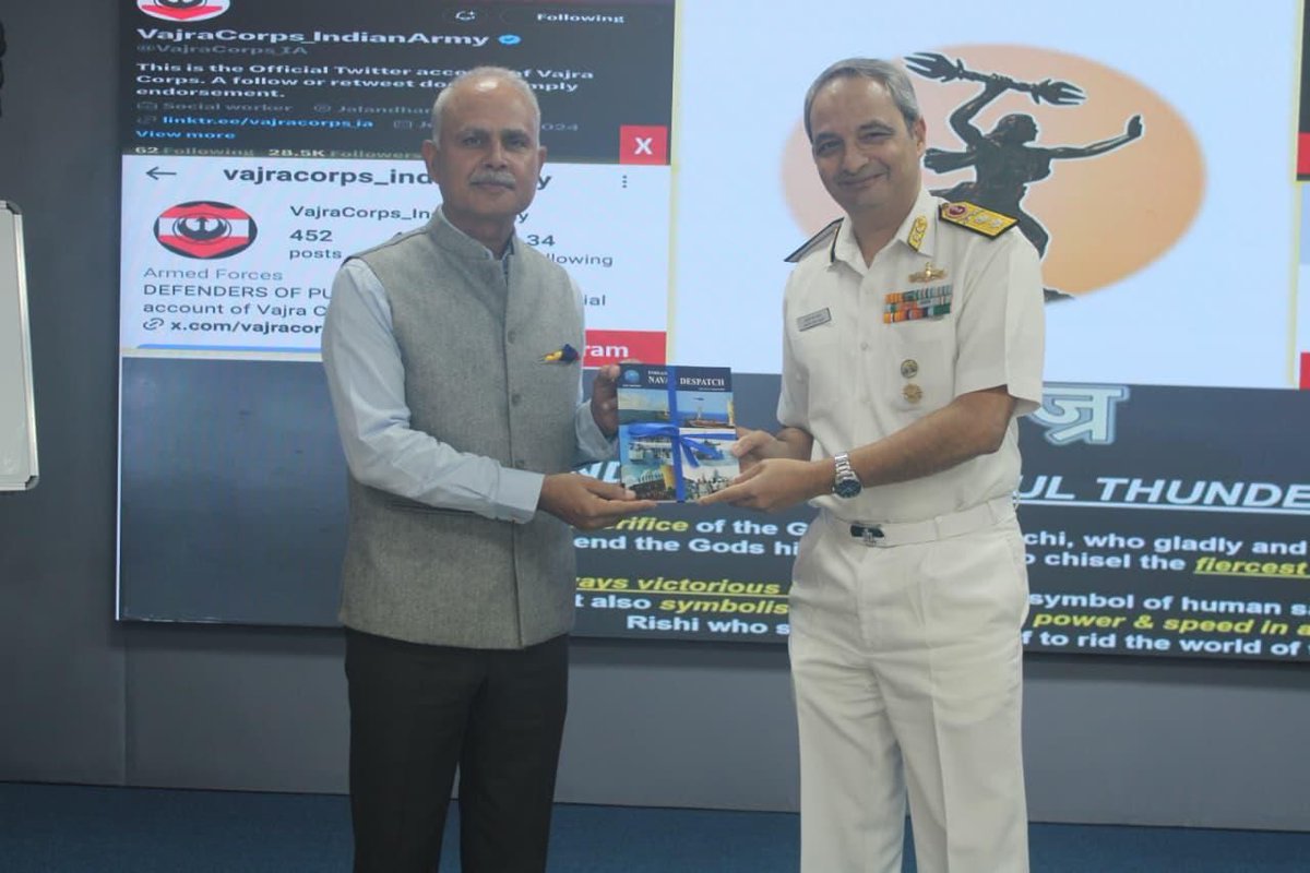 VajraCorps_IA's tweet image. 🇮🇳 #IndianArmy | #OnPathToTransformation

Lt Gen Ajay Chandpuria, AVSM, VSM, GOC #VajraCorps, addressed the Naval Higher Command Course at #NWC Goa on the pivotal role of the Higher Defence Organisation (HDO) in the planning &amp;amp; prosecution of war.
Drawing on Operation Sindoor, he…