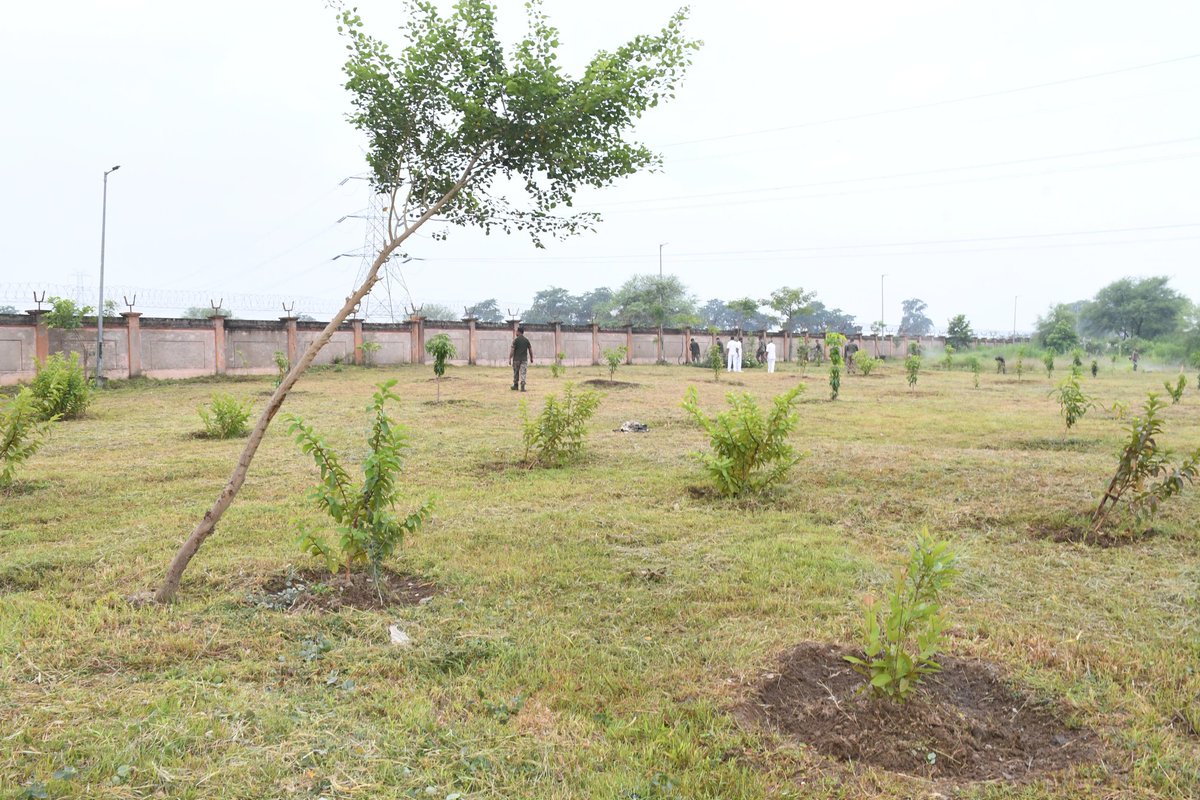 #GCRaipur organised a cleanliness drive near Type-II (F Block) family quarters under #SwachchataaHiSeva_2025
<a href="/crpfindia/">🇮🇳CRPF🇮🇳</a>
<a href="/CentralZoneCrpf/">Central Zone CRPF 🇮🇳</a> 
<a href="/cgsectorcrpf/">Chhattisgarh Sector CRPF</a>
<a href="/rcwagcraipur/">RCWA GROUP CENTER CRPF RAIPUR</a>