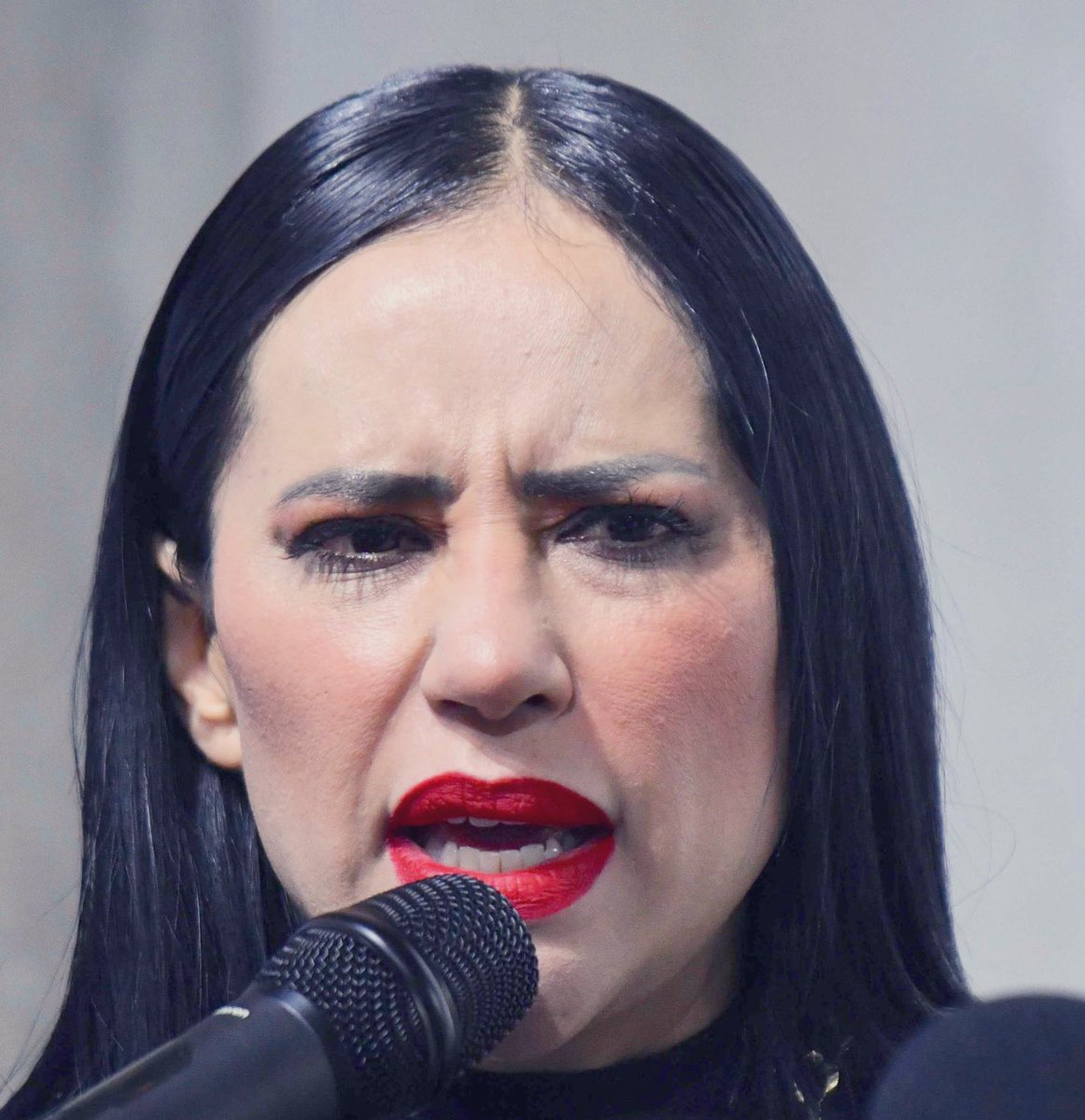 TVPoderX's tweet image. Lo que no consiguió la fresa alcaldesa @AlessandraRdlv lo logró el periodista @c4jimenez 

ASÍ LUCE HOY @SandraCuevas_ 

Dice que la meterán a la cárcel solo si le INVENTAN un delito …. 

¿Cuál crees que le “inventen”?