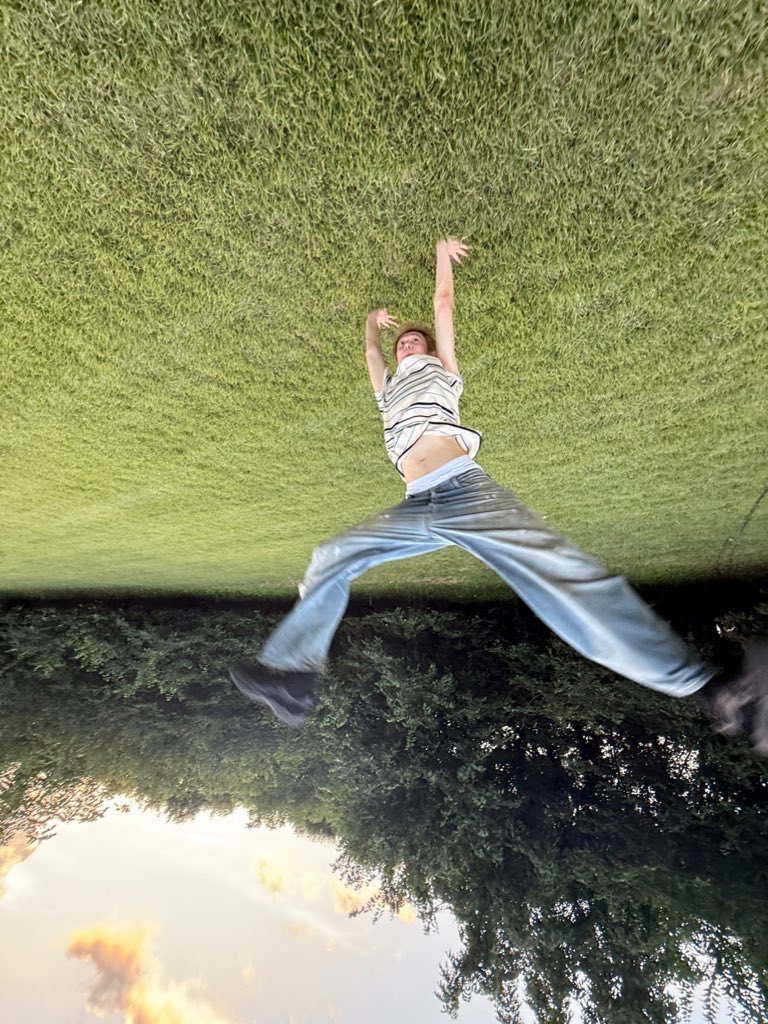 지금너희가살고있는 지구도  코르티스님들이 젖먹던힘까지 동원해서  떠받들고 계신것이다