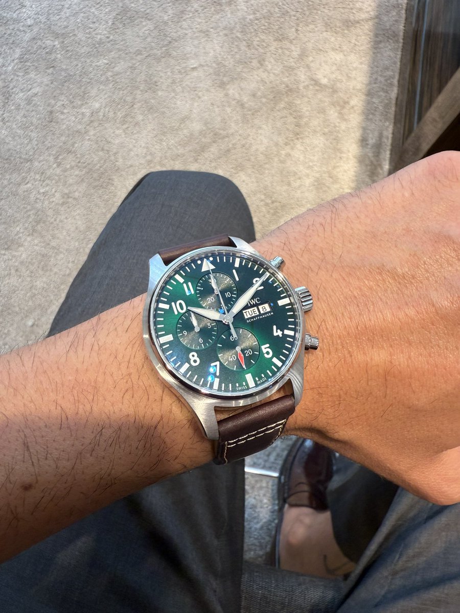aakyuz's tweet photo. Sizin favori pilot saatiniz hangisi?

iwc pilot chronograph 41mm : özellikle kolay değişen kayışları ile kullanımı çok keyifli. https://t.co/iJArX48jkl