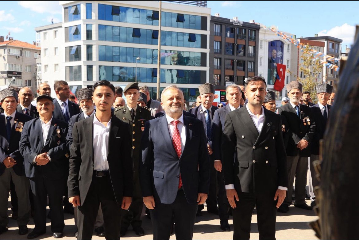 “Ölürsek şehit, kalırsak gazi oluruz” diyerek,

Bayrağını, vatanını canı pahasına koruyan gazilerimizin #GazilerGünü'nü kutluyor,

Ebediyete intikal eden tüm kahramanlarımızı şükran ve minnetle anıyoruz.
<a href="/MustafaY_K/">Mustafa Yalçınkaya 🇹🇷</a> <a href="/Akparti/">AK Parti</a> <a href="/abdullahozdemir/">Abdullah Özdemir</a>