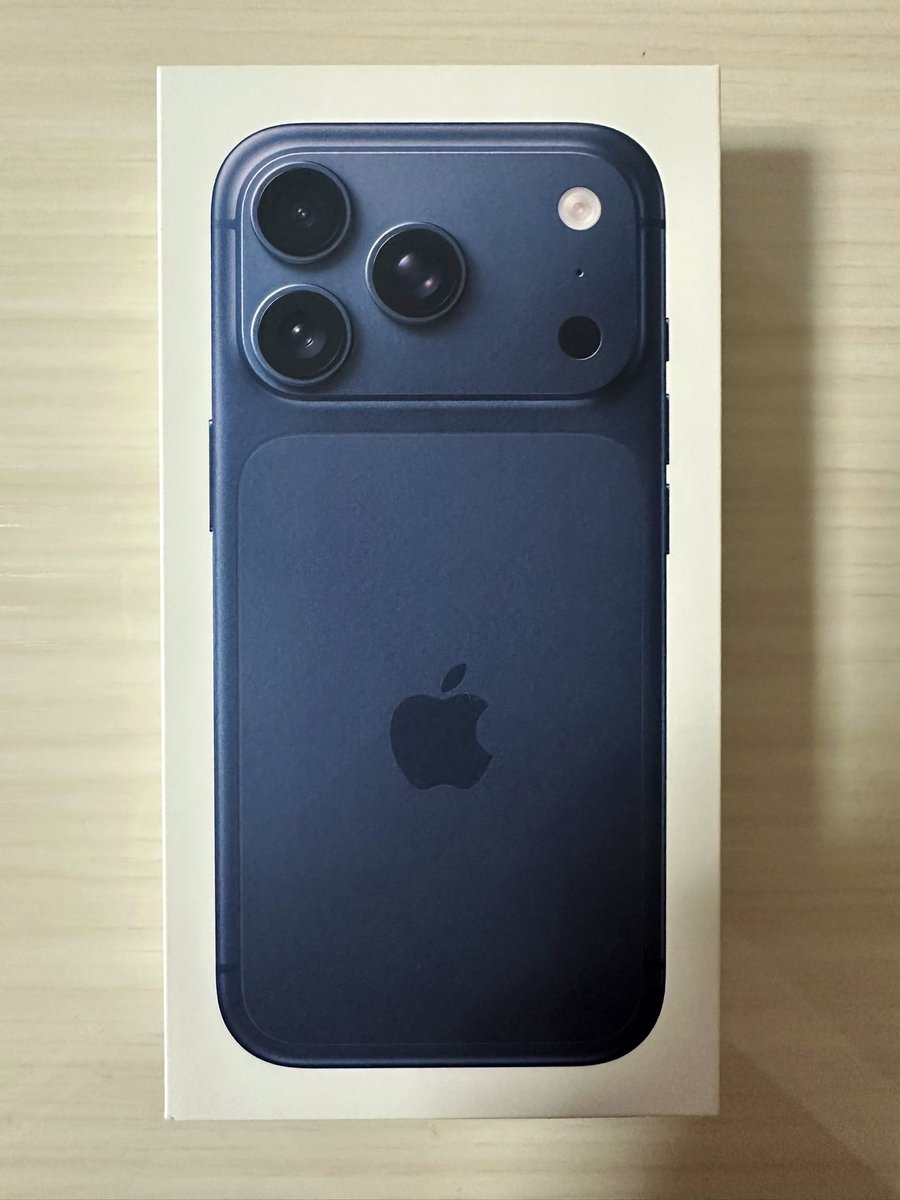 iPhone17Pro届きました😍
楽しみ。
14からの機種変更なので進化が楽しみです😆
ようやくUSB-Cで充電できる🔌

#iPhone17Pro 
#Apple