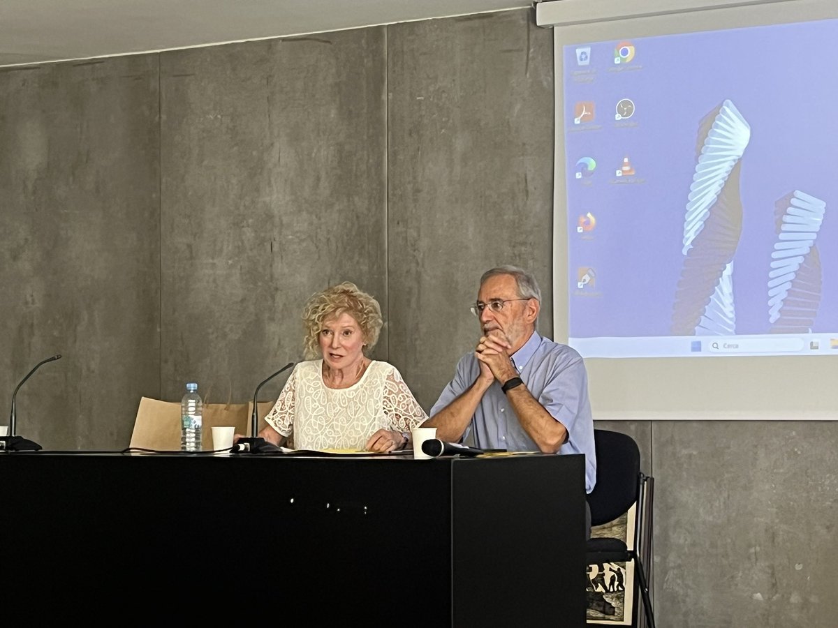 Avui homenatgem una llarga trajectòria de compromís i entrega a la recerca i a la docència sobre el franquisme i la transició. Gràcies per haver obert camí i per haver estat (i ser) mestres de tants, Carme Molinero i Pere Ysàs. A gaudir de la merescuda jubilació!