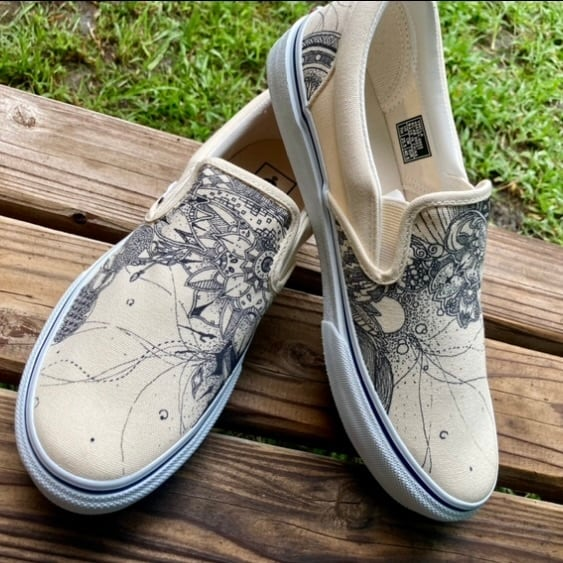 RADGAMES_WRO's tweet image. 【HELP NEEDED】
Please help me out to sell my "Hand Paint Customed Kicks".
I do have EMS shipping option on EC store.
I'll perform 120% on each pairs.
If you like it or if you know some one who might like it, please order one.
Best regards.
#customvans
store.famdmsd.com/categories/689…