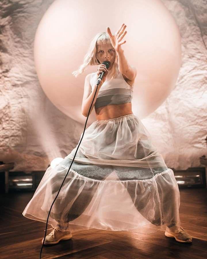 💙 𝗔𝗨𝗥𝗢𝗥𝗔 🌿 𝑆𝑝𝑎𝑖𝑛 🇪🇦 (@auroramusices) on Twitter photo 