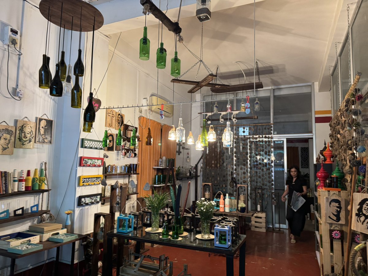 ¡Gracias, Ginga Recycle Arts &amp; Crafts, por recibirnos en tu taller! Ginga es un ejemplo de cómo transformar residuos domésticos comunes en hermosas artesanías sostenibles en Myanmar ¡Y todo lo que hacen lo hacen con mucho esfuerzo y dedicación !