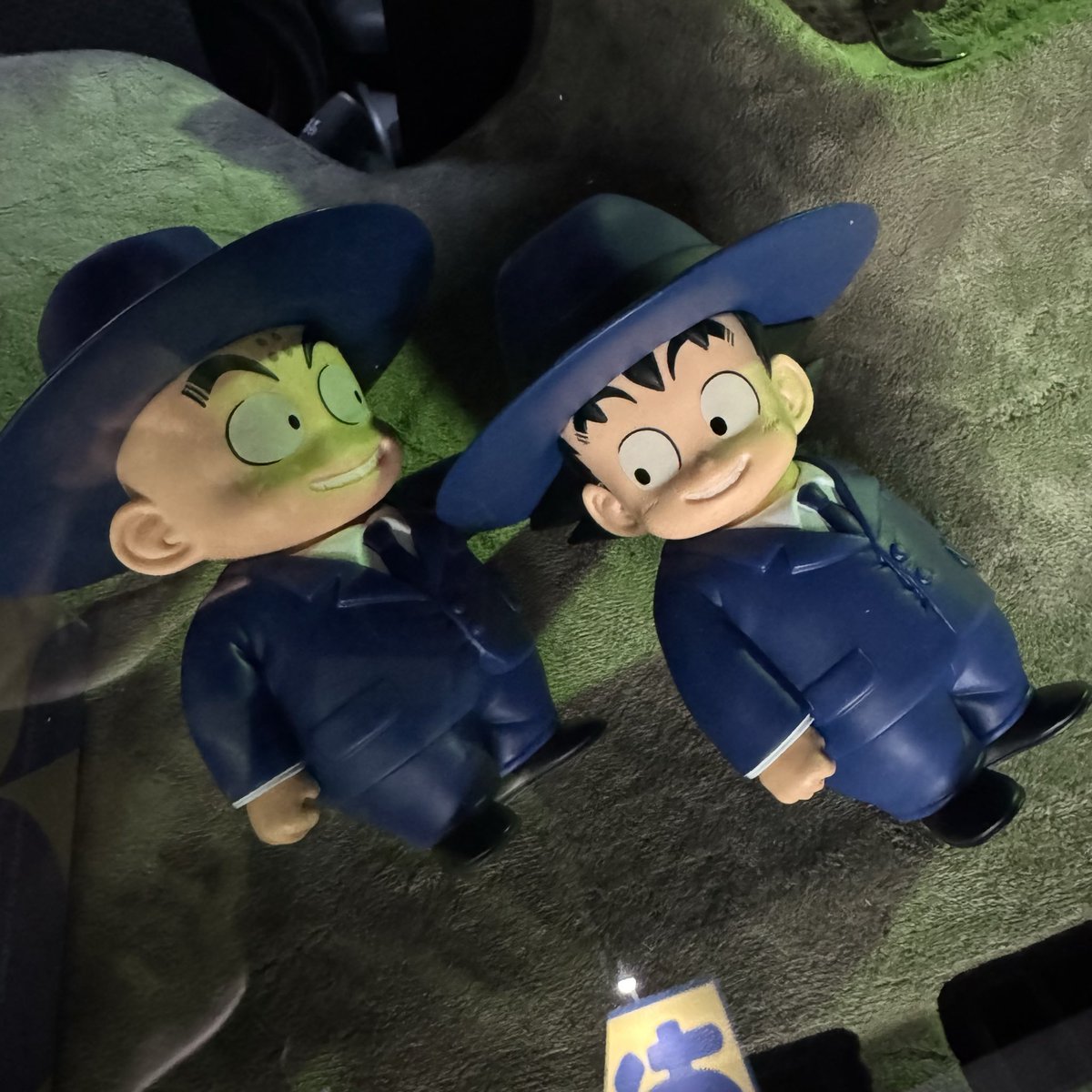 初日に開封して売ったやつだれやww
900円で買ったわ