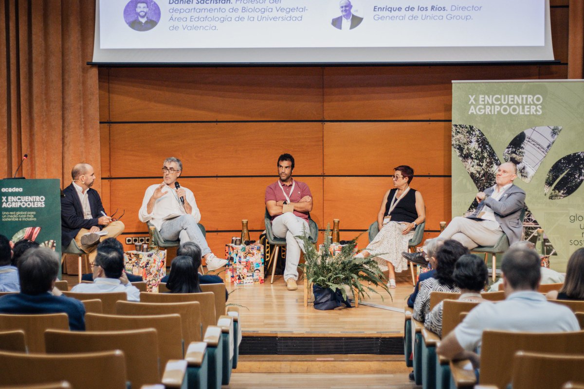 ➡️Última mesa de debate del #XEncuentroAgripoolers.
 
👉El cambio climático es un reto global que afecta directamente a la agricultura y a nuestras comunidades.