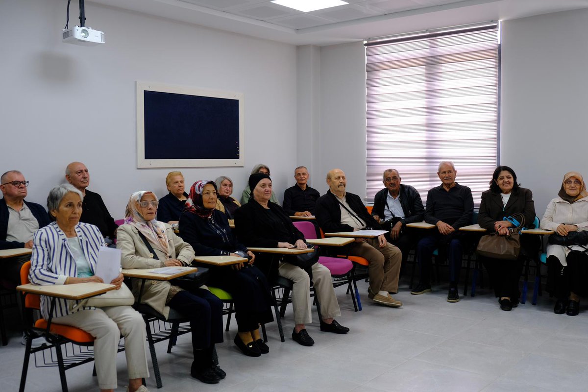🎉 TOGÜ Tazelenme Üniversitesinde yeni dönem başladı!

2025-2026 Akademik Yılı Kayıt ve Tanışma Toplantısı büyük bir coşkuyla gerçekleşti. Yeni öğrencilerimiz hem birbirleriyle tanıştı hem de dersler, akademik içerikler ve sosyal faaliyetler hakkında bilgilendirildi. 🌿📚