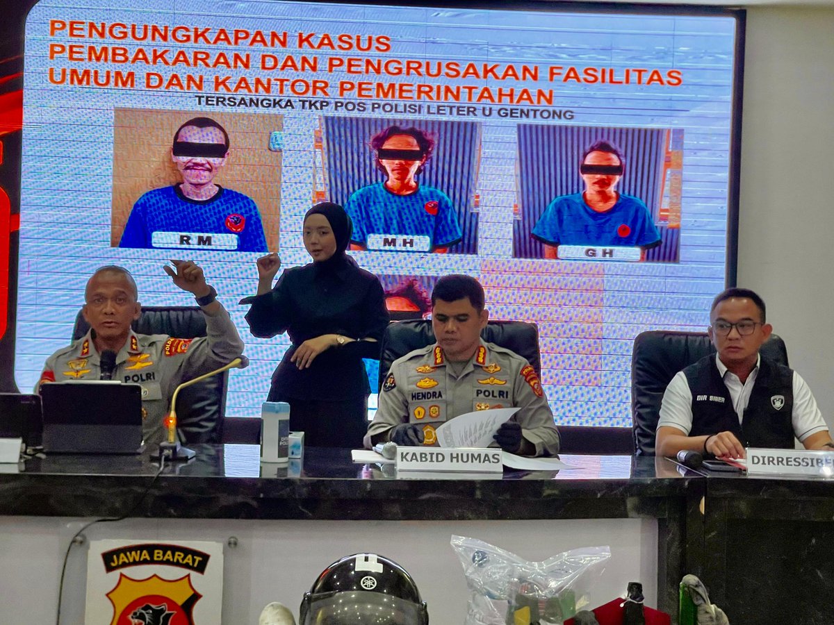 denbash1313's tweet photo. tindakan yang tidak patut kita contoh membuat rusuh Anti Anarkisme https://t.co/jgJvnmkQIA