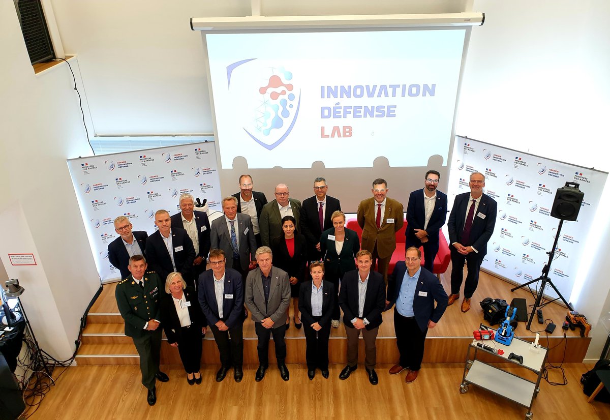 Agence_ID's tweet photo. 🇫🇷 🤝 🇩🇰 Dans le cadre d’un voyage d’études soutenu par l’Ambassade du @DanemarkenFR , l’Agence a eu le plaisir d’accueillir, pour la première fois, une délégation The National Defence Technology Centre (Danemark).

💡Cette rencontre a permis d’échanger sur les priorités respectives en matière d’innovation de défense et d’identifier des opportunités potentielles de coopération entre les deux pays.

🛰️ À cette occasion, la délégation a rencontré la société @UnseenLabs, leader mondial de la surveillance maritime par satellite, qui leur a présenté le projet Keraunos : une expérimentation d’un système de communication optique par laser entre un nano-satellite et une station sol compacte et transportable.

Ce projet innovant est porté par @Unseenlabs et @CAILabs, acteurs majeurs du #newspace et soutenu par l'Agence.