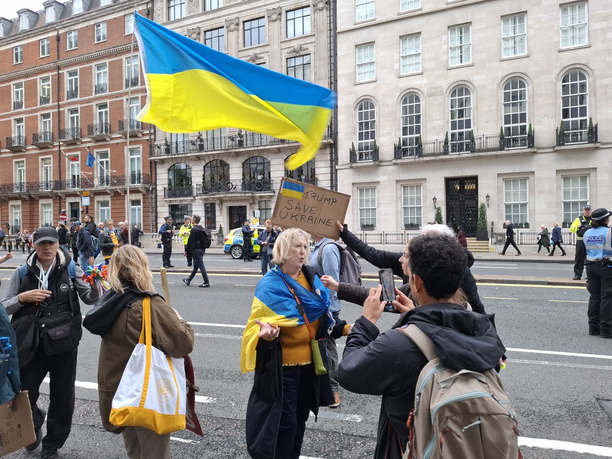 Piethagoram's tweet image. For @UkraineSol @allyc375 
#StopTrumpProtest