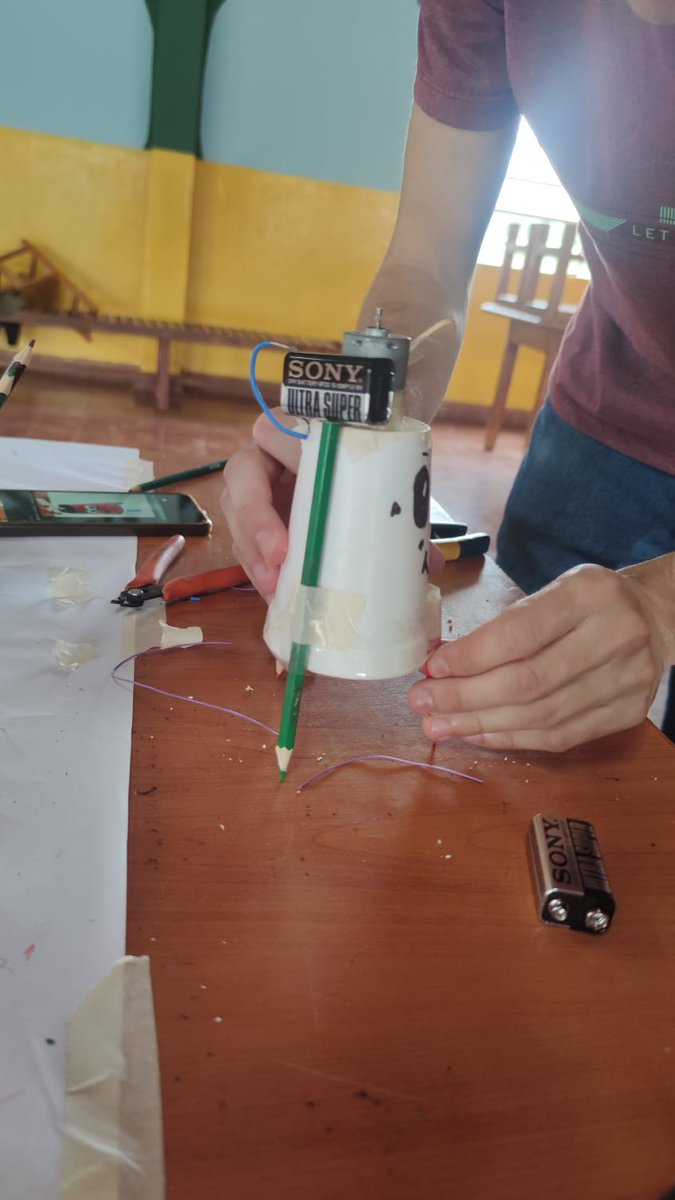 facytuni's tweet photo. 🤖✨ Segunda sesión de robótica de creatividad en el Centro Arapyahu.

Niños y niñas de 7 a 12 años del barrio aledaño al vertedero de Encarnación participaron en una jornada de aprendizaje, innovación y diversión explorando nuevos desafíos. 🚀💡

👉 https://t.co/Fc5r4UZY7f https://t.co/lEC0KmY7Q1