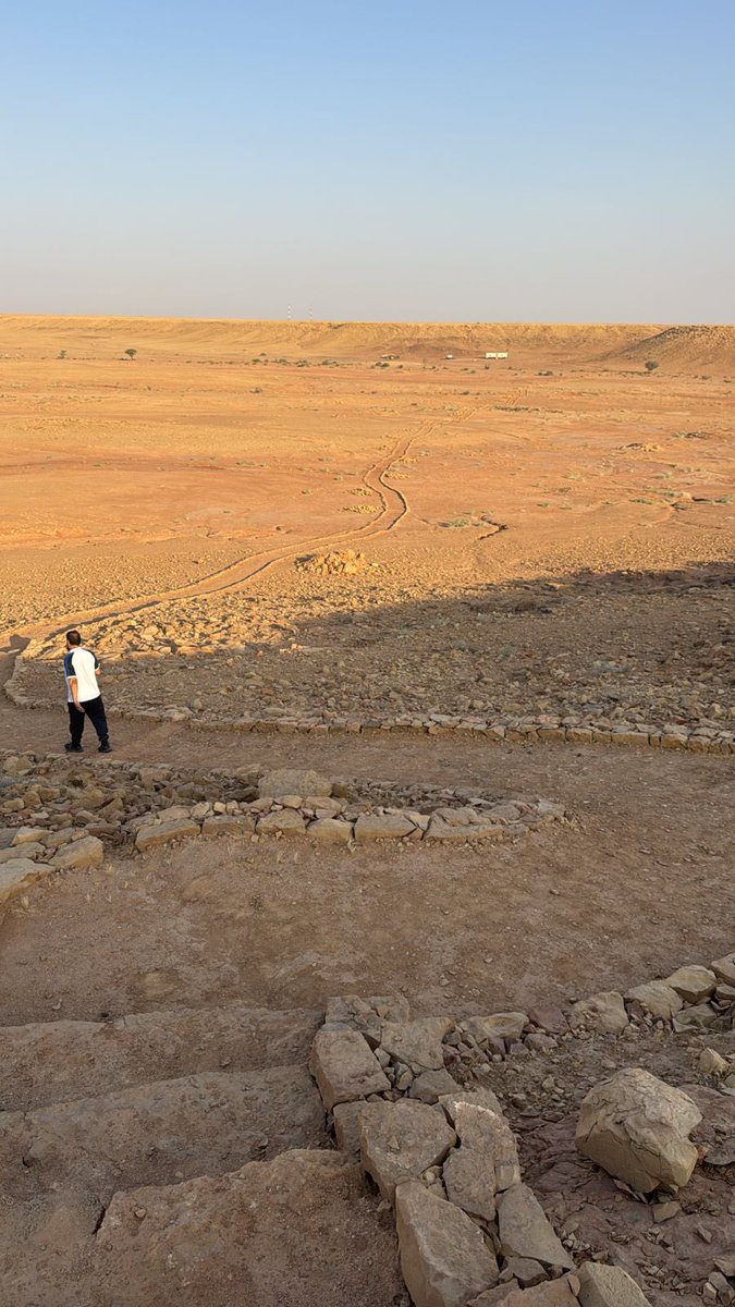musha_riy's tweet photo. في #نهاية_أسبوع_نشطة الأستاذ / فهد المعيقل قائد #مشاة_حي_القيروان ربط ماشياً ما بين #شقراء و #أوشيقر عبر طريق الأجداد بمسافة 15 كم واضعاً وسم #سفراء_مشاة_الرياض المعتاد #هنا_مر_مشاة_الرياض https://t.co/CQpfiN4Hoq