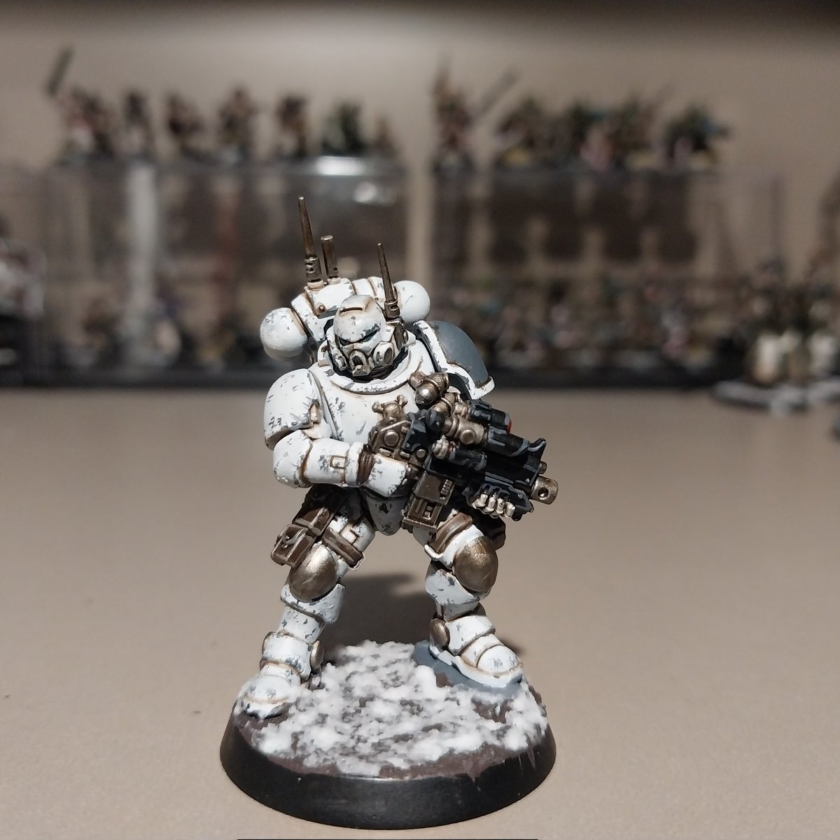 Looking at my Space Marine collection out of context it, I feel it could easily be mistaken for three different chapters as opposed to a single chapter with different colour schemes based on ranks or roles etc

#WarhammerCommunity #warhammer40k #spacemarine