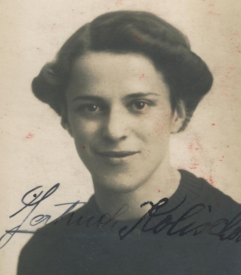 19 September 1909 | A Czech Jewish woman, Gertruda Kolischová, was born in Žatec. English language teacher.

She was deported to #Auschwitz from #Theresienstadt ghetto on 15 December 1943. She did not survive.