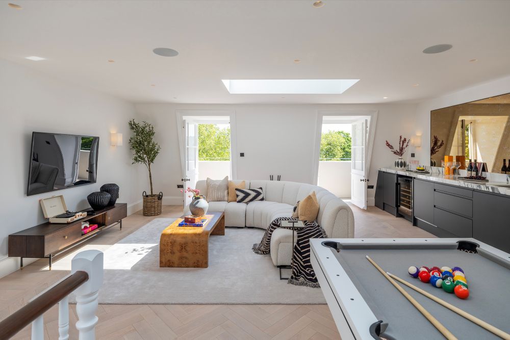 AbodeTwo's tweet image. A £10M Pimlico townhouse, once home to crime novelist Dorothy L. Sayers and where she wrote her debut Whose Body?, is on the market. The Grade II listed home blends 1840s period detail with modern luxury across 6,559 sq ft.

#LondonProperty #DorothyLSayers