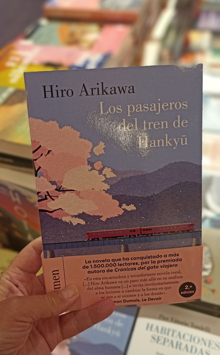 CervantesLib's tweet photo. En esta encantadora novela, Hiro Arikawa va un paso más allá en su análisis del alma humana ... e incita involuntariamente a los lectores a cambiar la forma en que se ven a sí mismos y a los demás

Leer más 👉https://t.co/szIe6wPXU2 

📚 #CervantesRecomienda #Libros #Desde1921 https://t.co/q0znadcINv