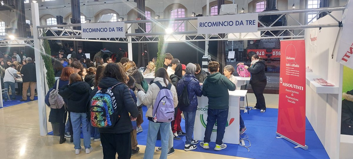 MakerFaireRome's tweet photo. Ogni tua scelta può fare la differenza: vieni a #MFR2025 e scopri come diventare un consumatore più responsabile con #ExpoConsumatori, l'iniziativa di @Assoutenti, partner della manifestazione!
Cosa troverai: 
🔹 Spazi interattivi
🔹 “Simula-CER”, il laboratorio sulle sulle Comunità Energetiche Rinnovabili
🔹 Approfondimenti su Etica e IA, consumo responsabile e digitale

🎟️ Acquista ora il tuo biglietto e trasforma le tue buone abitudini in attitudini! ⤵️ https://t.co/V6FVs52mNI

#ExpoConsumatori #InnovazioneResponsabile #ConsumoConsapevole