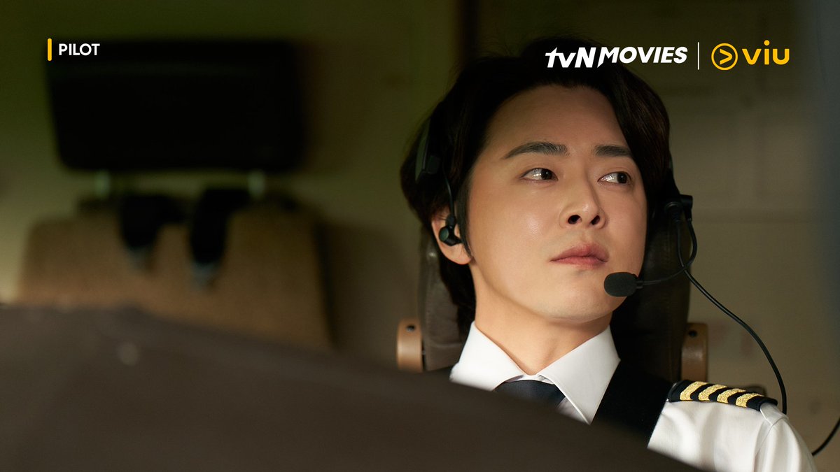Viu_PH's tweet image. This captain is making sure to catch flights, not feelings ✈️ #Pilot is now streaming on Viu!

#JoJungSuk #LeeJooMyung #HanSunHwa #ShinSungHo
