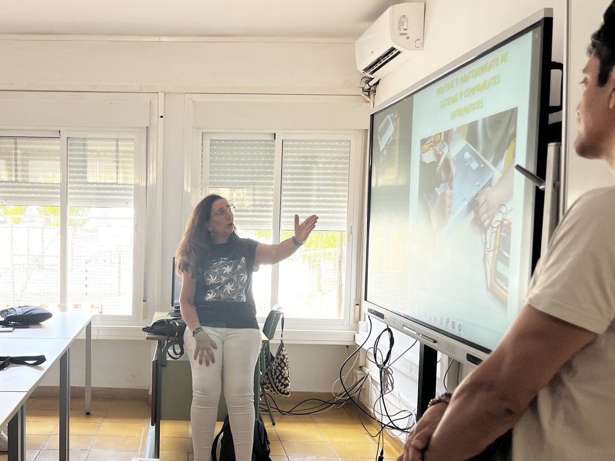 Cepa_Abril's tweet photo. ¡EMPEZAMOS EL CURSO 25/26!

Estos días están comenzando muchas de nuestras enseñanzas, como el CFGB de Informática de Oficina, quienes tuvieron la presentación ayer por la tarde, o los grupos de ESPA esta mañana y después, los de tarde👏🏻

¡¡COMENZAMOS CON GANAS!! https://t.co/kdCnJyFvhP