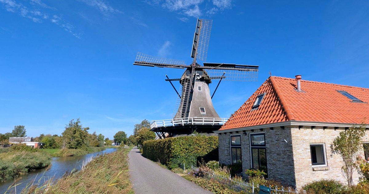 Wat een mooie blauwe zonsopkomst. 
#Witmarsum
<a href="/weermanrobert/">➡️ Robert de Vries</a> <a href="/mrmiddendorp/">Maurice Middendorp</a>  <a href="/weerverteller/">Weerverteller.nl</a> <a href="/BuienRadarNL/">Buienradar</a> 
#weerfoto <a href="/_weernl/">Weer.nl</a>
<a href="/jordiweerman/">Jordi Huirne</a>
<a href="/WilliamHuizinga/">William Huizinga</a>
<a href="/weeronline/">Weeronline</a>
<a href="/marjondehond/">Marjon de Hond</a>
<a href="/HartvNL/">Hart van Nederland</a> #rtl
<a href="/onwukaa/">Amara Onwuka</a> <a href="/Weerplaza/">Weerplaza.nl</a>
<a href="/WNLVandaag/">WNL Vandaag</a>
#ochtendgloren #ontbijtnieuws