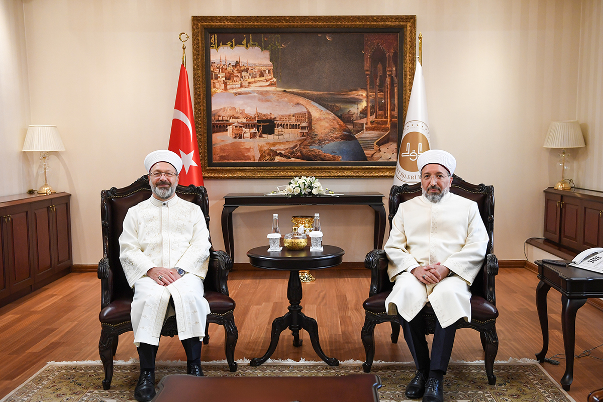 Diyanet İşleri Başkanı Prof. Dr. Safi Arpaguş göreve başladı

Diyanet İşleri Başkanı Prof. Dr. Safi Arpaguş, 18. Diyanet İşleri Başkanı Prof. Dr. Ali Erbaş’tan görevi devraldı.

diyanet.gov.tr/tr-TR/Kurumsal…