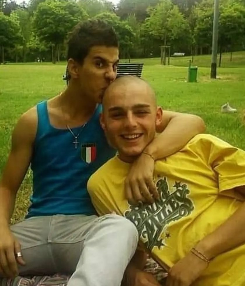 respiroappena_'s tweet image. «io falsificavo mamma, Mario o chi ne fa le veci, sognavamo un giorno e adesso il giorno è ora» 🧡