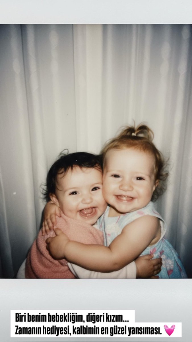 Biri benim bebekliğim, diğeri kızım… Zamanın hediyesi, kalbimin en güzel yansıması. 🫶
