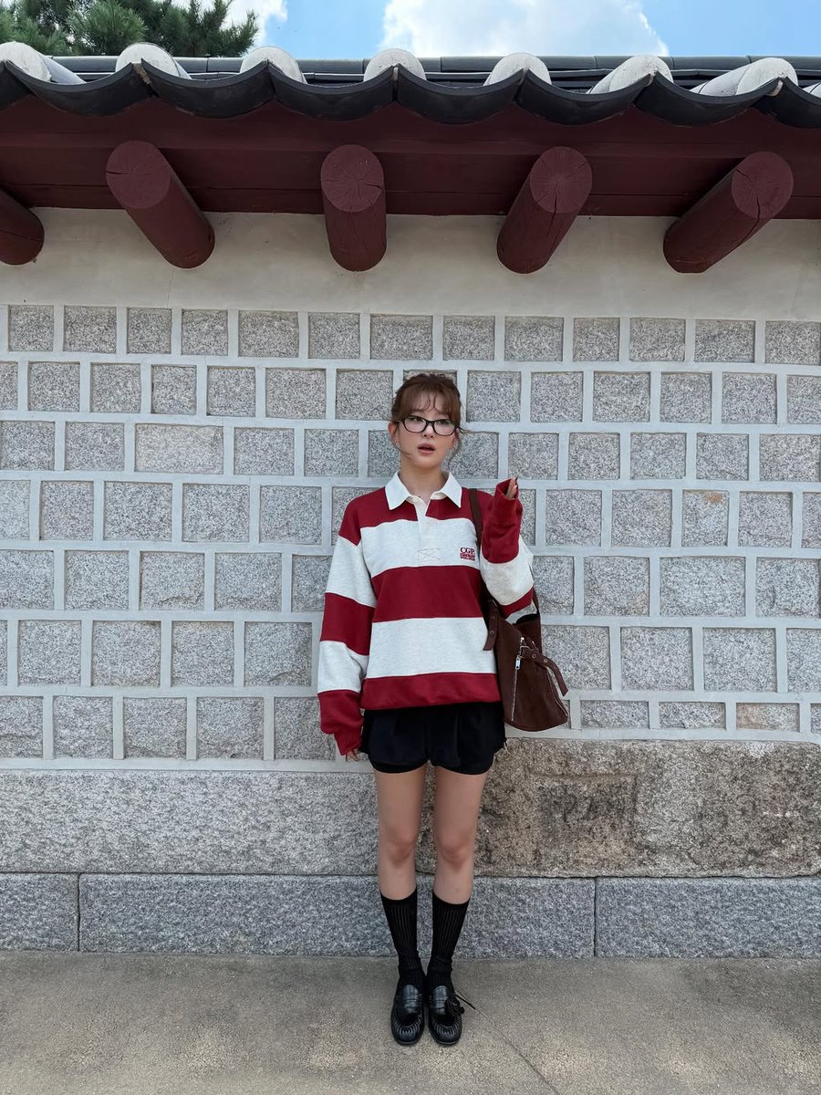 KSGUpdates's tweet photo. 250919 seulstagram update

"Seosunra-gil, Euljiro takeover 😋 @.hiseulgi_youtube"

🎶 CORTIS - FaSHioN

https://t.co/8aVPqBDCVC
#레드벨벳 #RedVelvet #슬기 #SEULGI @RVsmtown https://t.co/bFDeQV502t