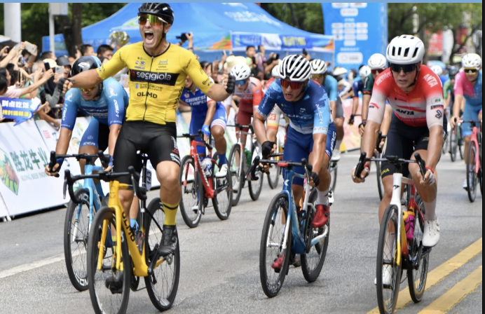 Lorenzo Cataldo gana la etapa del Lago Poyang

Alejandro Gaínza sigue 62º de la general

Clasificaciones completas

ciclo21.com/clasificacione…