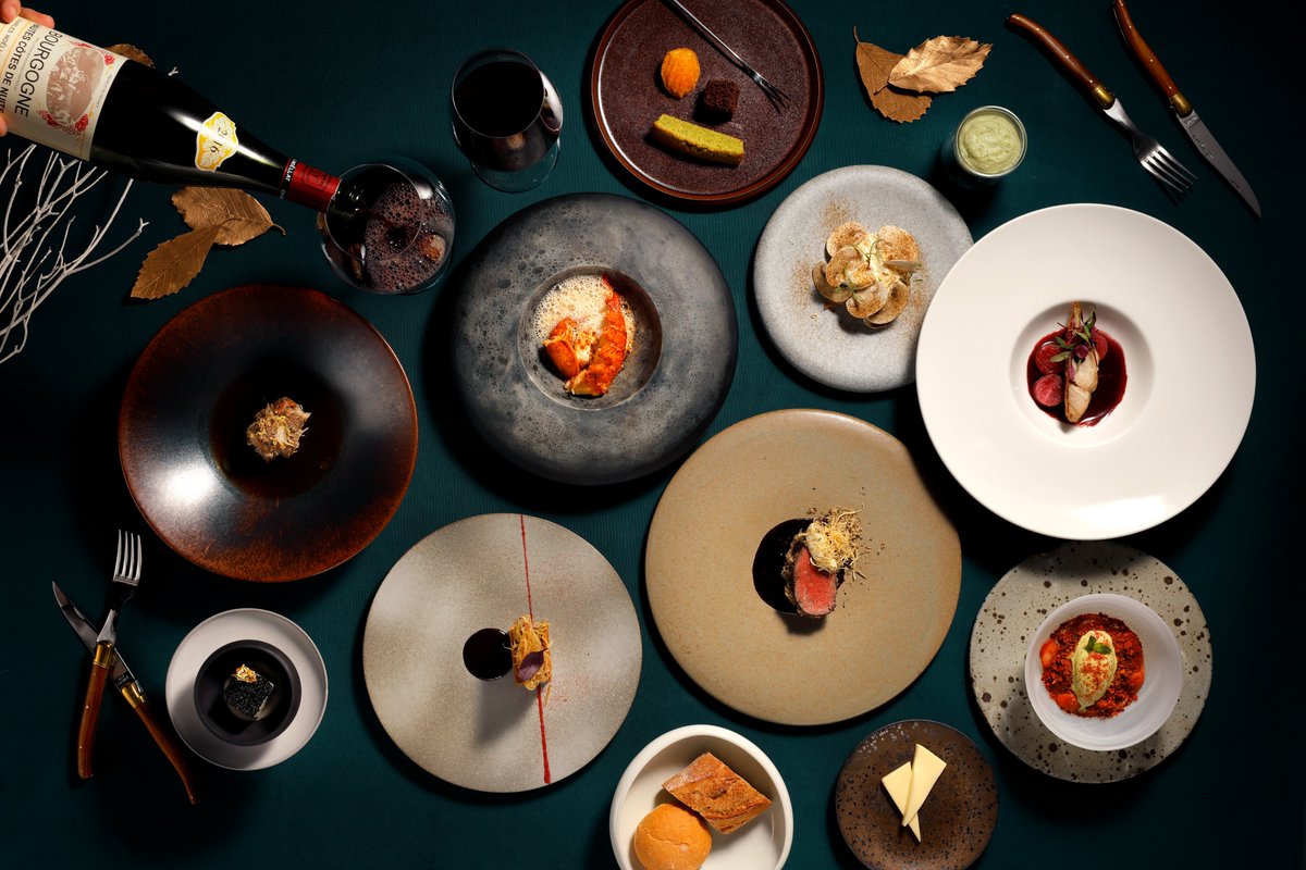 《DAFNEのクリスマス2025受付開始》

毎年ご好評のクリスマスコース「NOËL」と
「中札内若丸鶏のロースト」の予約受付を開始いたします。
DAFNEシェフの腕を振うお料理で至福のひと時を。

店頭とお電話にてご予約承ります。
詳しくはこちら→dafne.morihico.com/dafnechristmas…