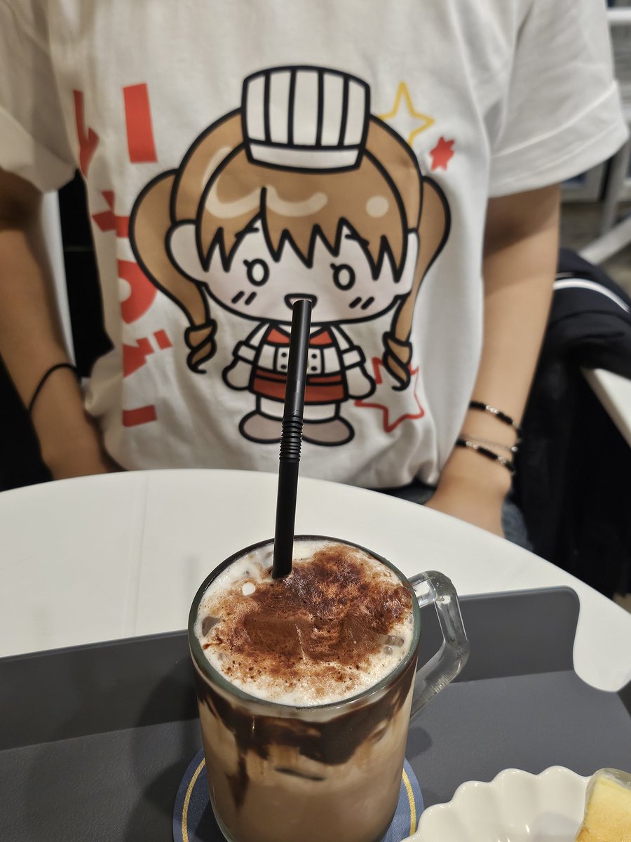 딸기야 초코라떼 마시자~~