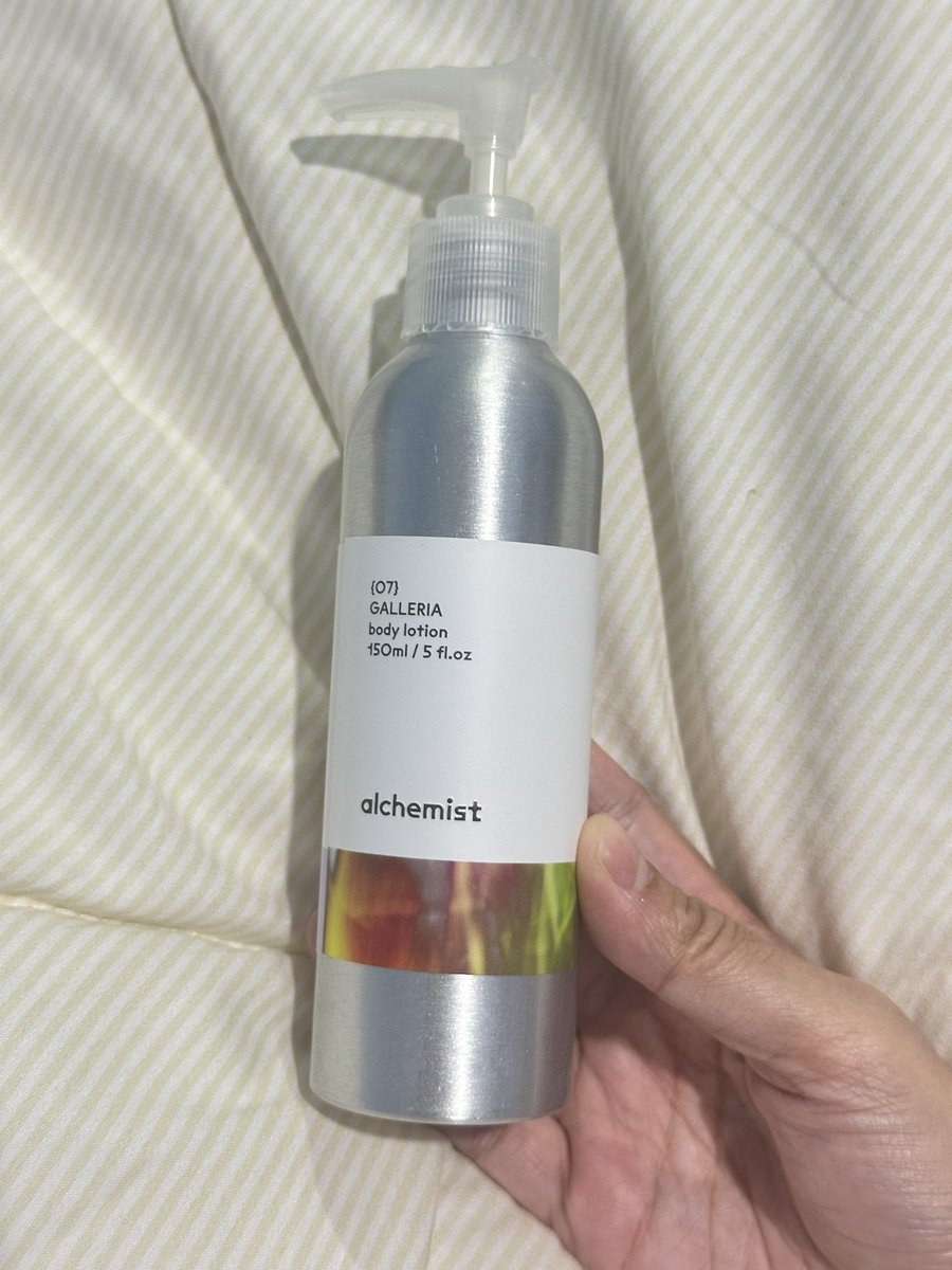 Kata orang ALCHEMIST overrated tapi kita sukaaaaa 😭💗✨ 

1. Got My Mojo Back (5/5) — elegant, classy 
2. Pink Laundry (4/5) — soft, clean, girly
3. Onirique: (4.5/5) — fruity-floral, elegant, glam
4. Galleria lotion (5/5) — classy floral &amp; super chic￼