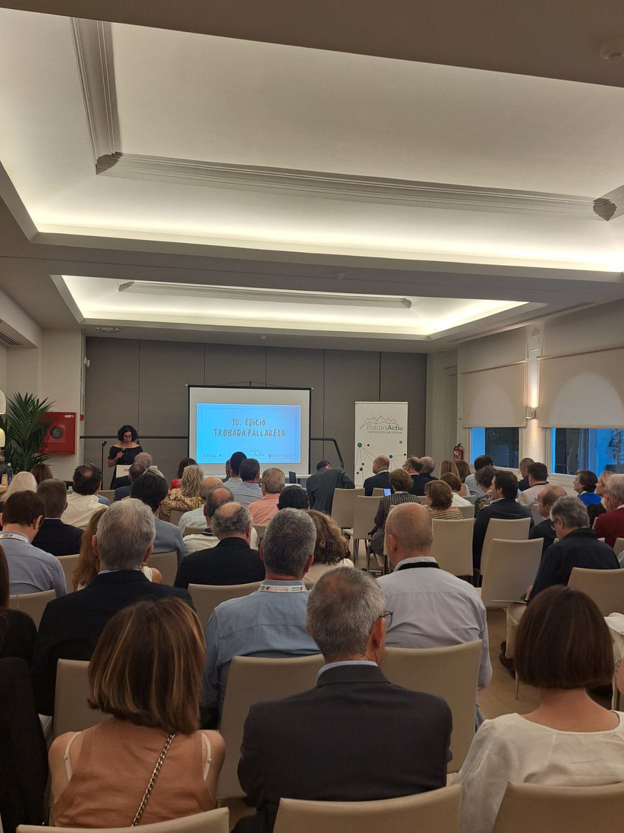 ERCPirineu's tweet image. 📸 El diputat @BringueJosep ha participat junt amb la diputada @estercapella i els presidents comarcals del Pallars Sobirà i Jussà en la 🔟 Trobada Pallaresa Empresarial 💼 organitzada per @pallarsactiu sota el lema: lideratge, visió i territori‼️

#Pallars; #empresaris; #Pirineu