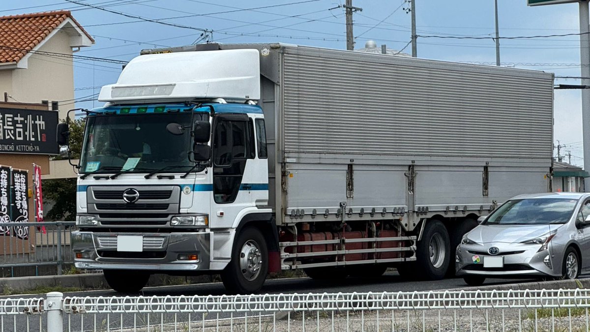 日野スーパードルフィンプロフィア テラヴィ（後期型） 高床3軸