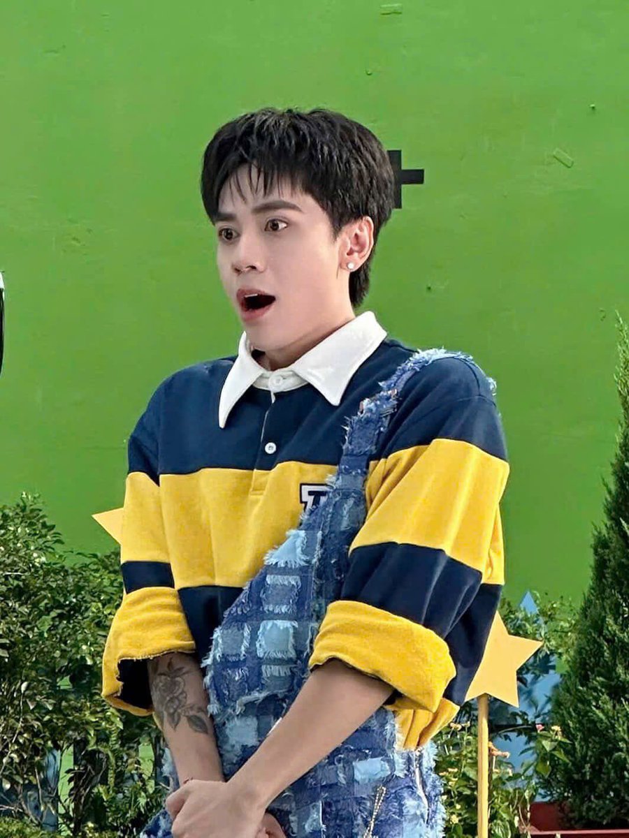 SJuan0710's tweet photo. Đaika 18 tuổi làm tui mê đắm

MASTERD IDOL HÚT
#MasterD_IdolHut
#QuangHungMasterD
#IdolNayLaCuaNuVi https://t.co/6FNso84ukW
