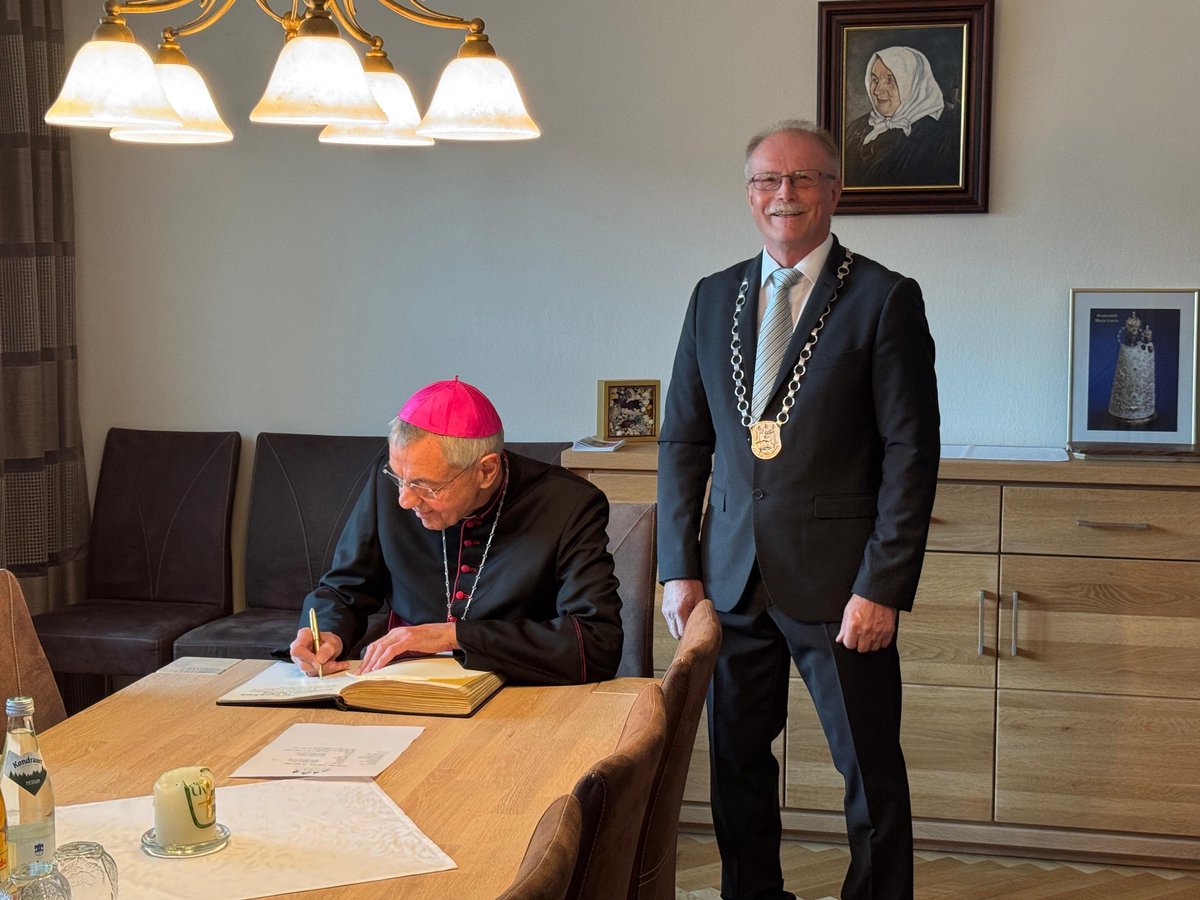 Gedenkgottesdienst am Sterbetag der RESL VON KONNERSREUTH. Die eucharistische Anbetung und die Sorge um gute Priester waren ihre besonderen Anliegen. Dazu muss die Kirche missionarisch werden durch DEMÜTIGES SELBSTBEWUSSTSEIN, NÄHE ZU DEN MENSCHEN,
FRÖMMIGKEIT, MITARBEIT ALLER!