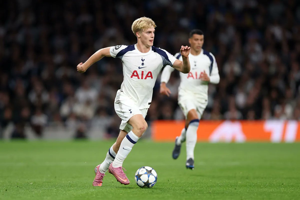 lambertsmarc's tweet image. What tactical state happens after a dribble is completed by a player?

Using Hidden Markov Models on dribbles to see how much a dribbles progresses attacks in the English Premier League 2025-2026. Moving from event data to tactical states.

marclamberts.substack.com/p/what-tactica…