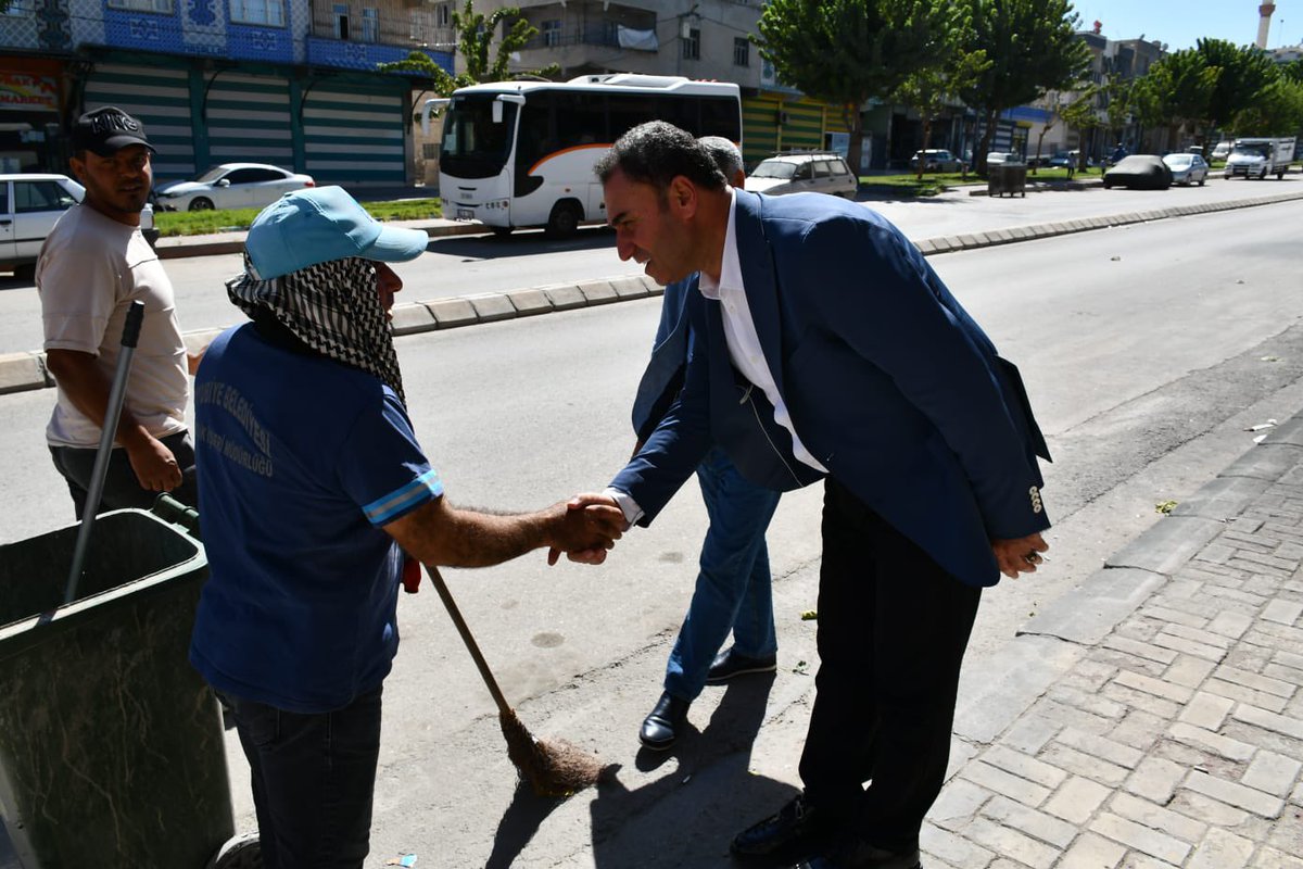 📍HAYATİ HARRANİ MAHALLESİ

İlçe Başkanımız Süleyman Elgün, İlçe Belediye Meclis Üyelerimiz ve Yönetim Kurulu Üyelerimiz, cuma namazı sonrası esnafımız ve hemşehrilerimizle buluşarak güzel sohbetler gerçekleştirdiler. 

Her fırsatta vatandaşlarımızla kucaklaşmaya devam ediyoruz.