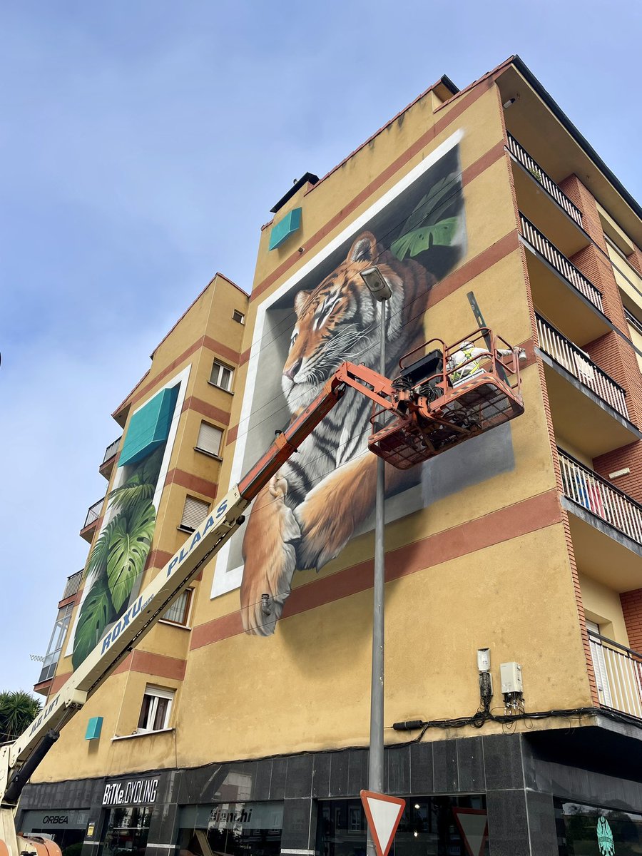 adgfrutos's tweet photo. Trabajazo de los artistas franceses 🇫🇷 @nikita_5.7crew @sweo_5.7crew para el proyecto Muralia 2025 del Ayuntamiento de Siero 🔝🔝🔝🔝 #muralia #arteurbano #anamorfismo #streetart #siero #streetartspain https://t.co/YYj3JJoORl