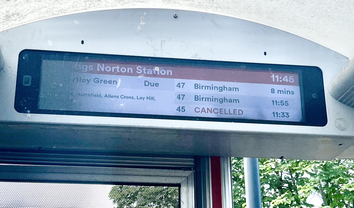 Great to see <a href="/TransportForWM/">Transport for West Midlands</a> are now able to denote cancelled services on the real time info signs at stops. Some big efforts going on behind the scenes to improve communication to bus users in the West Midlands. And during #CatchTheBusMonth too!