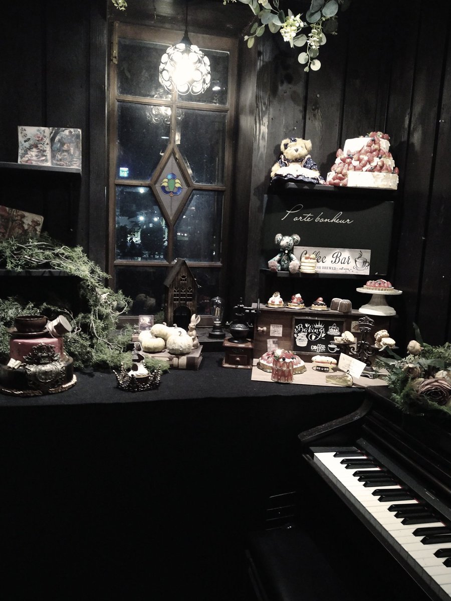 こちらにも撮影スポット作りました📸
早速イナワシロンが隠れました☺️

 #行田カフェ #行田喫茶店 #ドールと魔法のクローゼット #ドルまほ #イナワシロン #ドールイベント