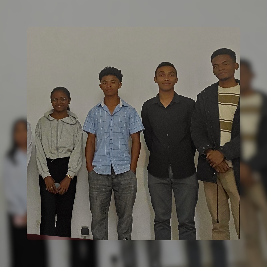 Premier rendez-vous découverte : mission accomplie !

Lundi, à Ambanidia, nous avons eu le plaisir d'accueillir un groupe de jeunes motivés et curieux pour découvrir les métiers de serveur, réceptionniste et gouvernante.

Merci à ces jeunes talents de nous avoir fait confiance.