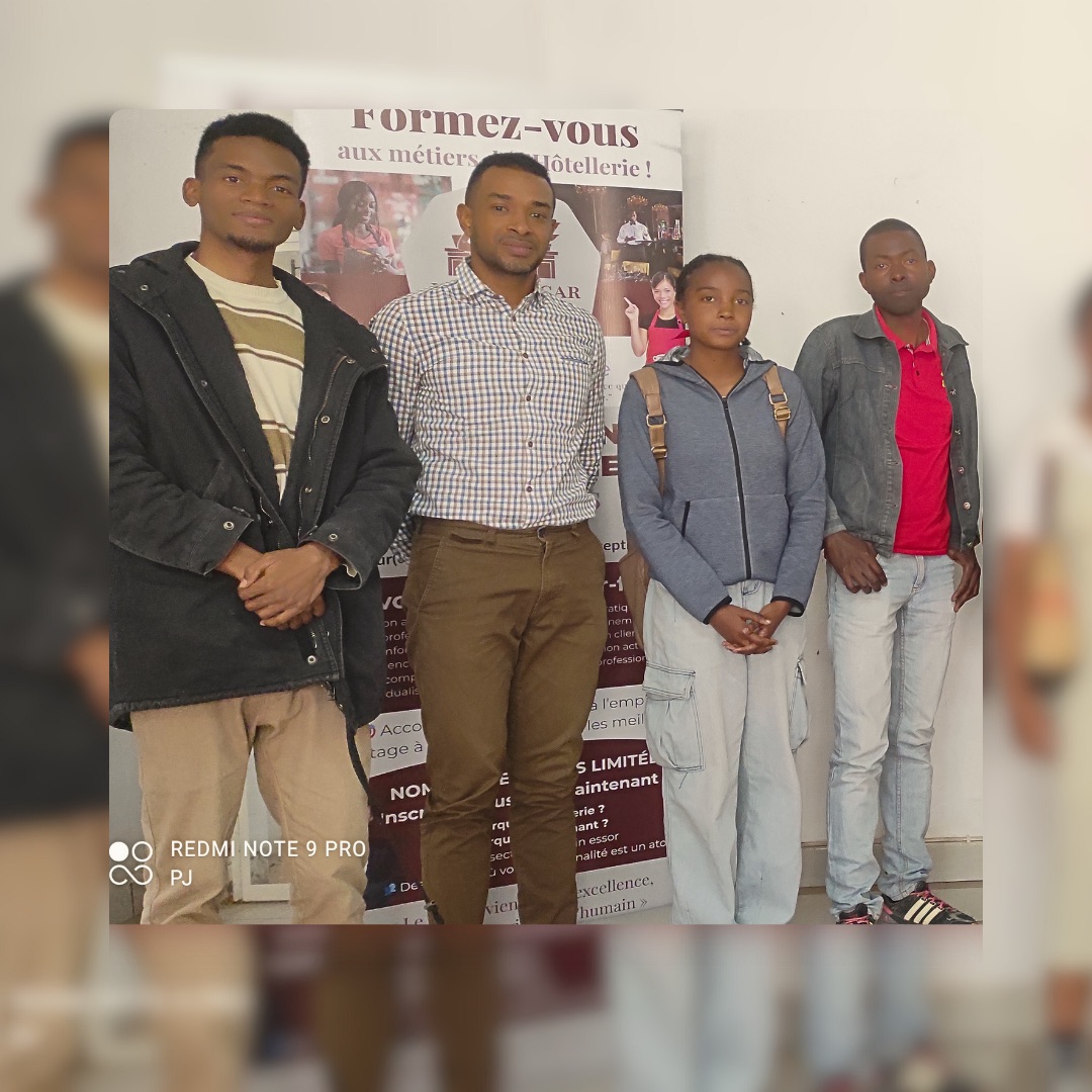 MHConsultan's tweet photo. Premier rendez-vous découverte : mission accomplie !

Lundi, à Ambanidia, nous avons eu le plaisir d'accueillir un groupe de jeunes motivés et curieux pour découvrir les métiers de serveur, réceptionniste et gouvernante.

Merci à ces jeunes talents de nous avoir fait confiance. https://t.co/3U4aCRIUo4